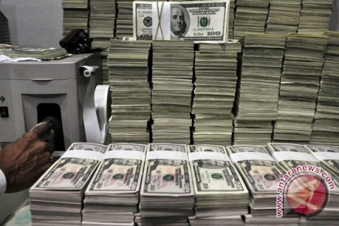 Dolar jatuh ke level terendah 27-bulan ketika saham AS capai rekor tertinggi