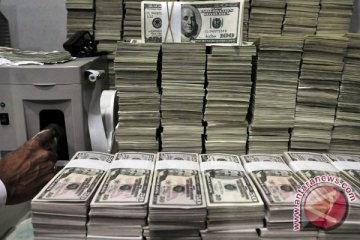 Dolar jatuh ke level terendah 27-bulan ketika saham AS capai rekor tertinggi